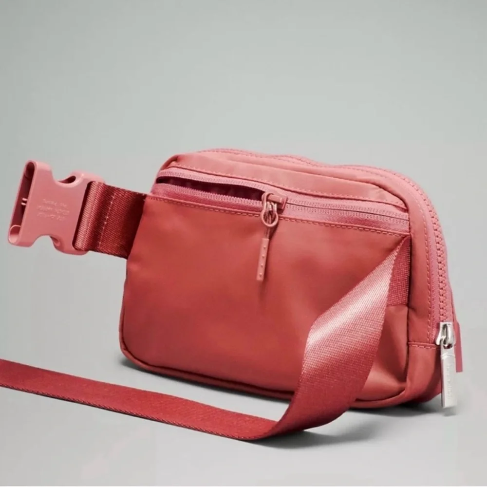 NWT Lululemon Everywhere Belt Bag - Picture 4 of 9